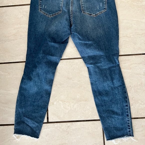 Old Navy Mid rise Rockstar Jeans - Picture 5 of 5